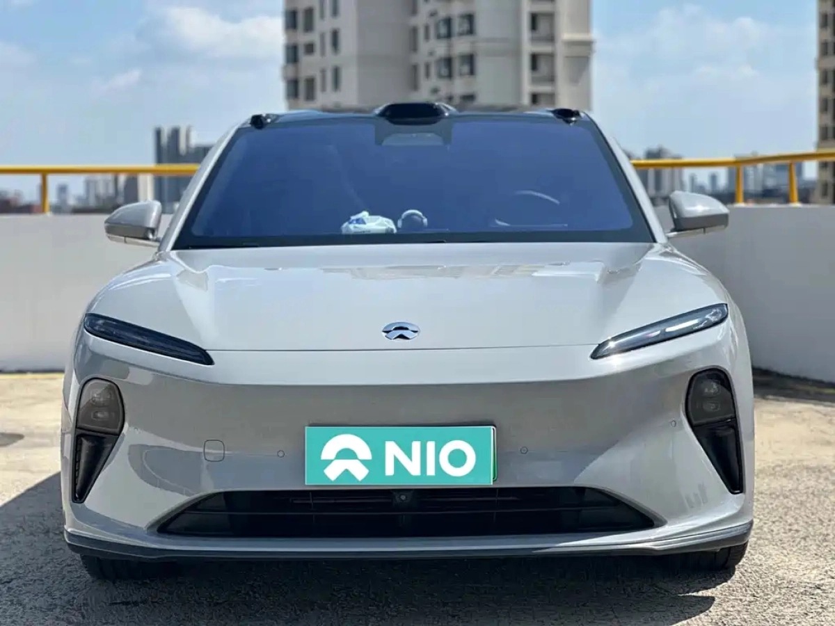 NIO ET5
