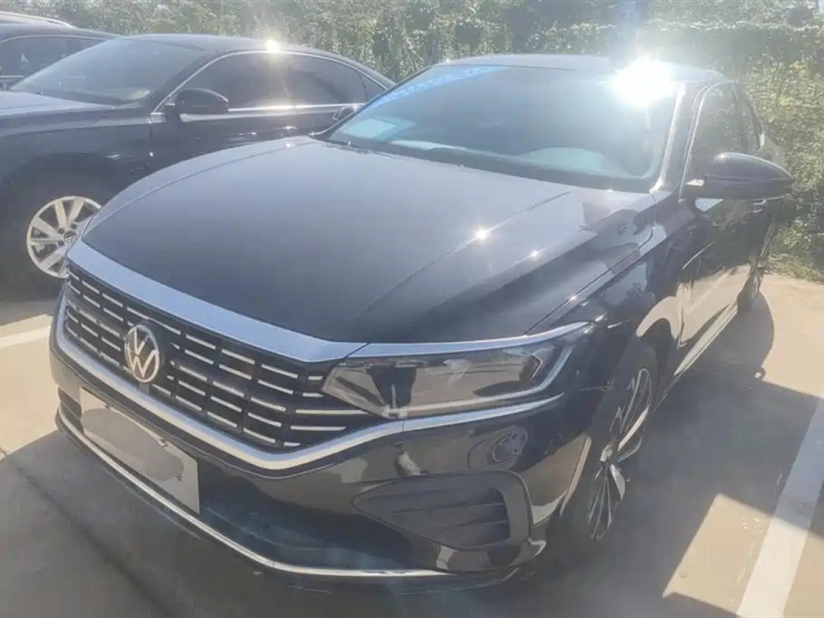 VOLKSWAGEN PASSAT  2024