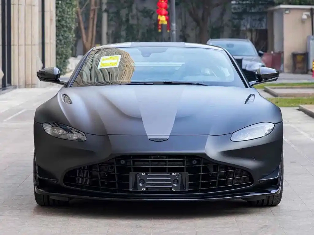 ASTON MARTIN V8 VANTAGE