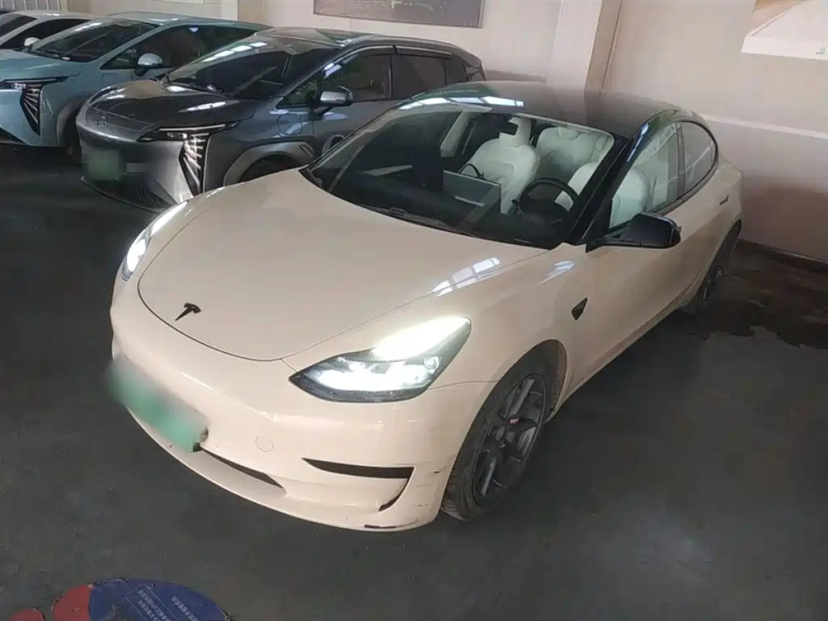 TESLA MODEL 3