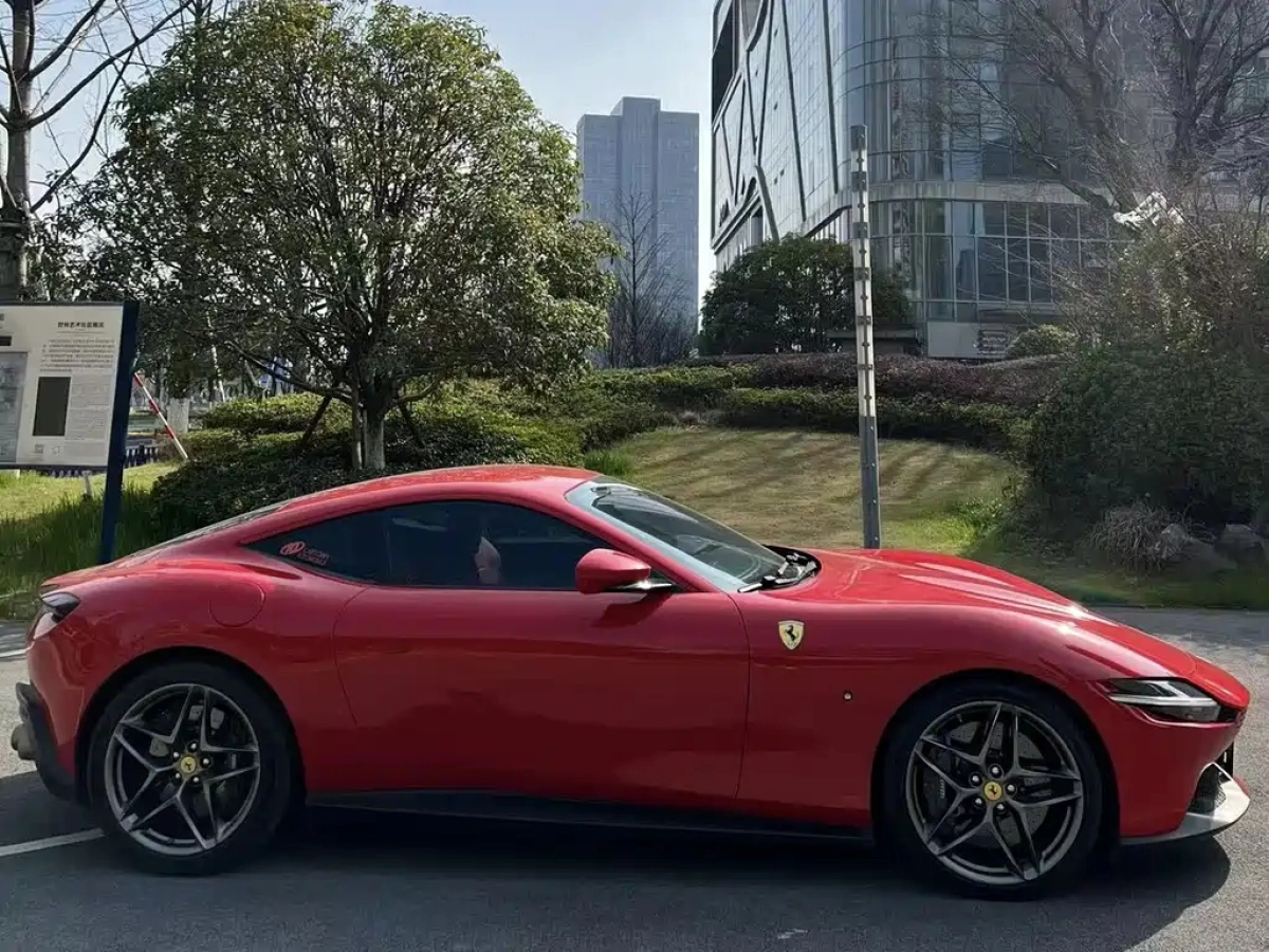 FERRARI ROMA