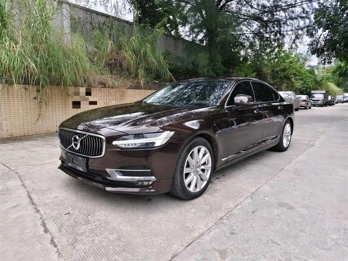 VOLVO S90