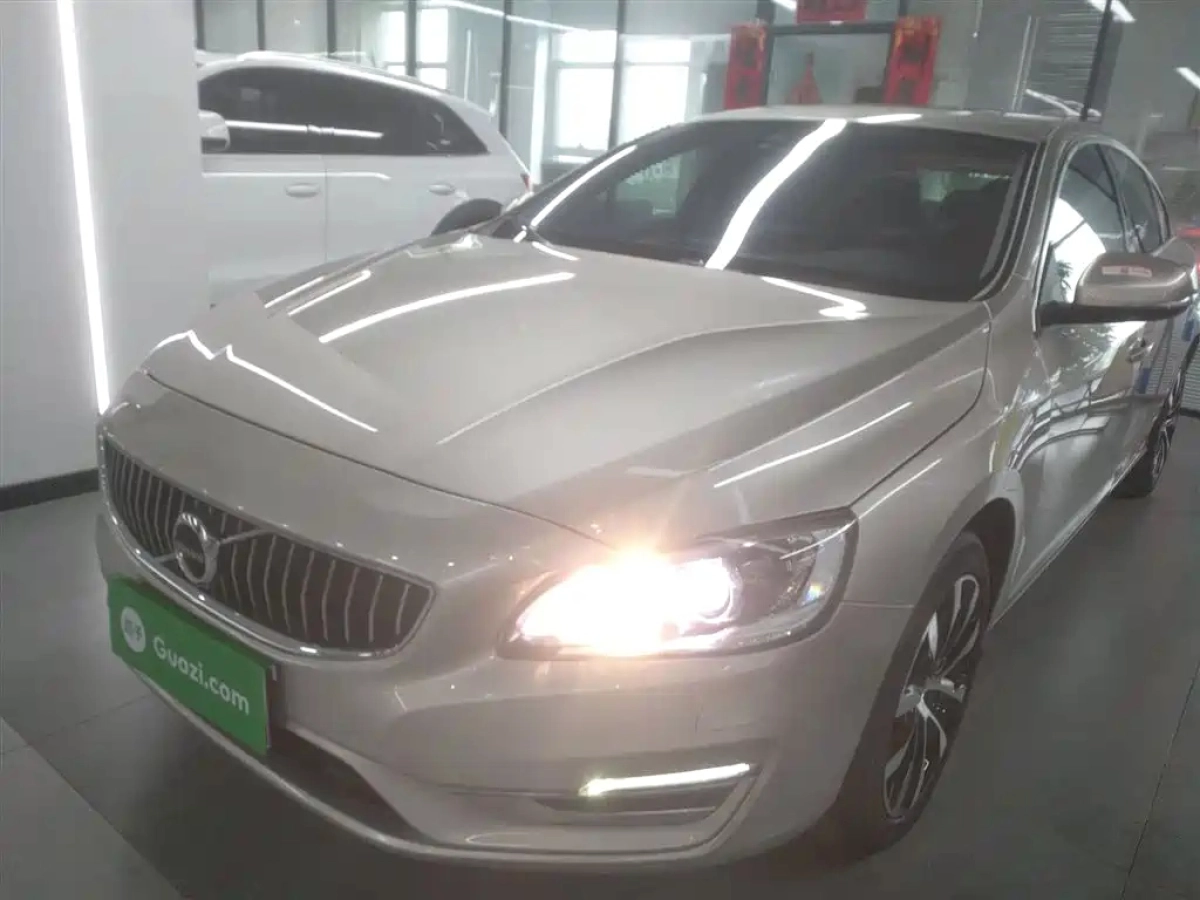VOLVO S60  2020