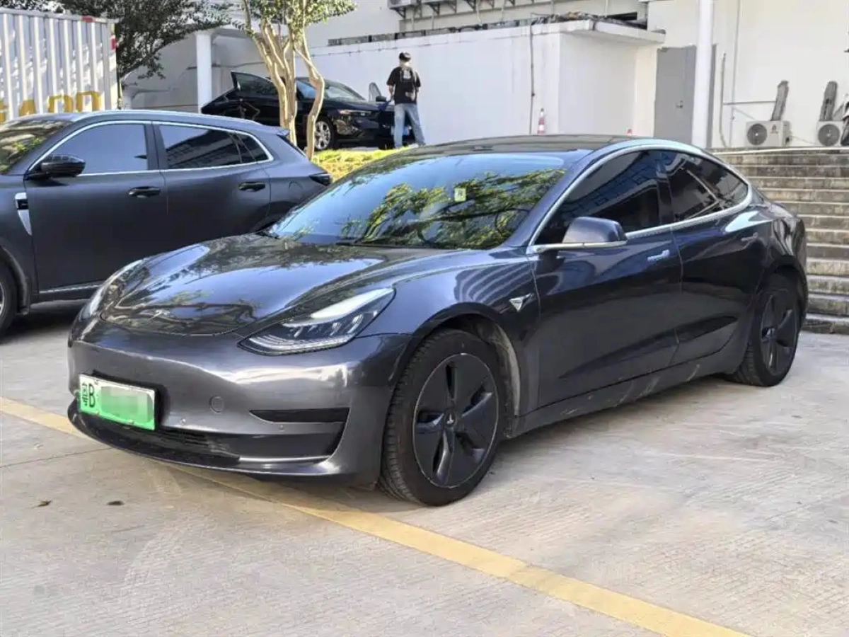 TESLA MODEL 3