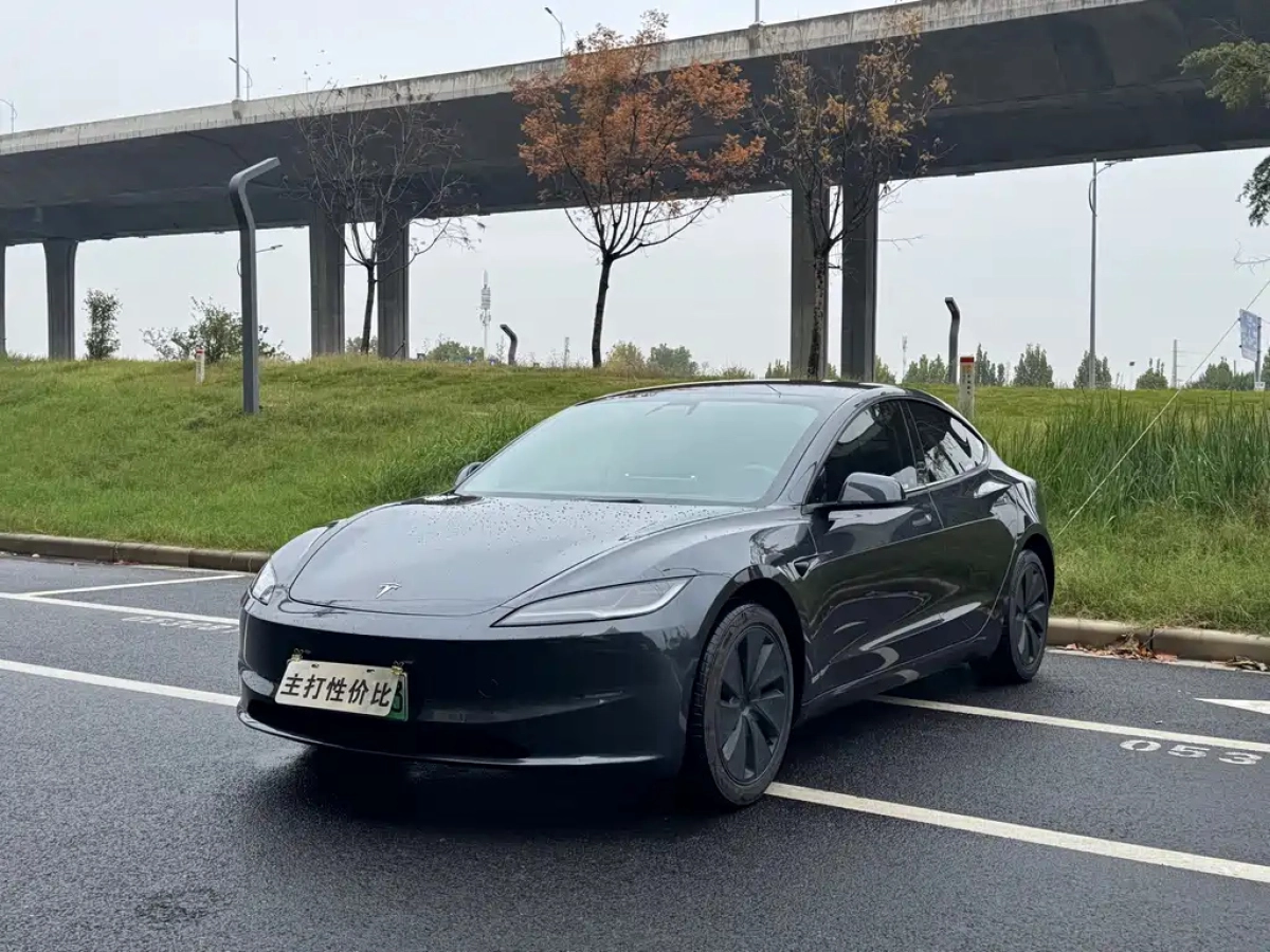 TESLA MODEL 3