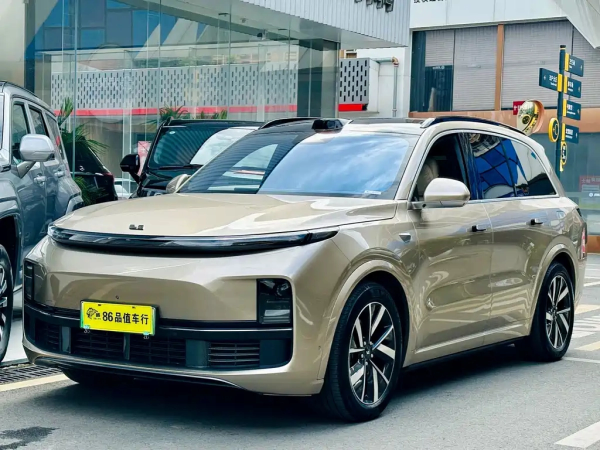 LI AUTO L8  2022