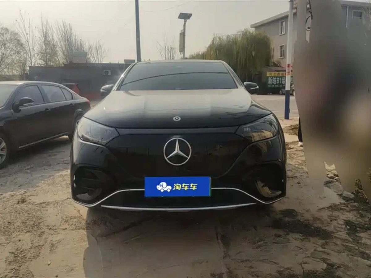 MERCEDES BENZ EQE SUV