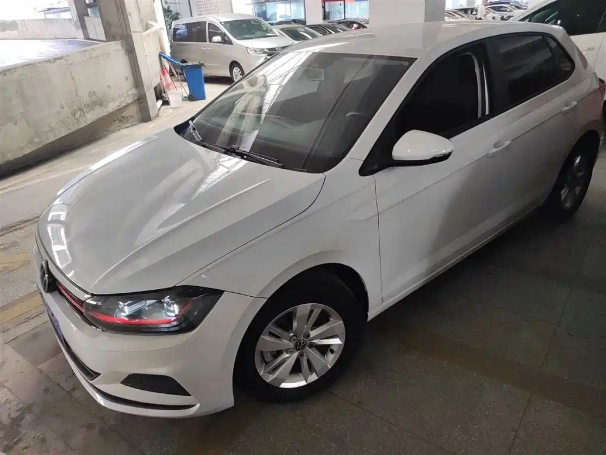 VOLKSWAGEN POLO