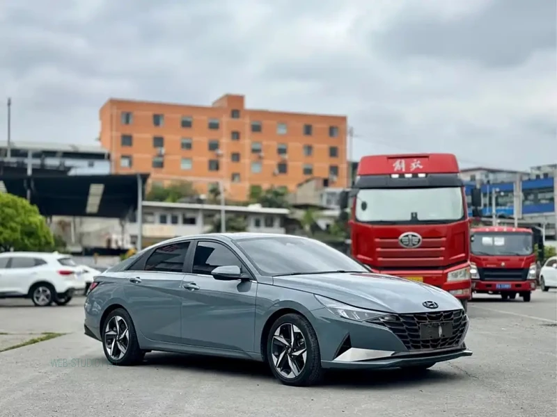 HYUNDAI ELANTRA