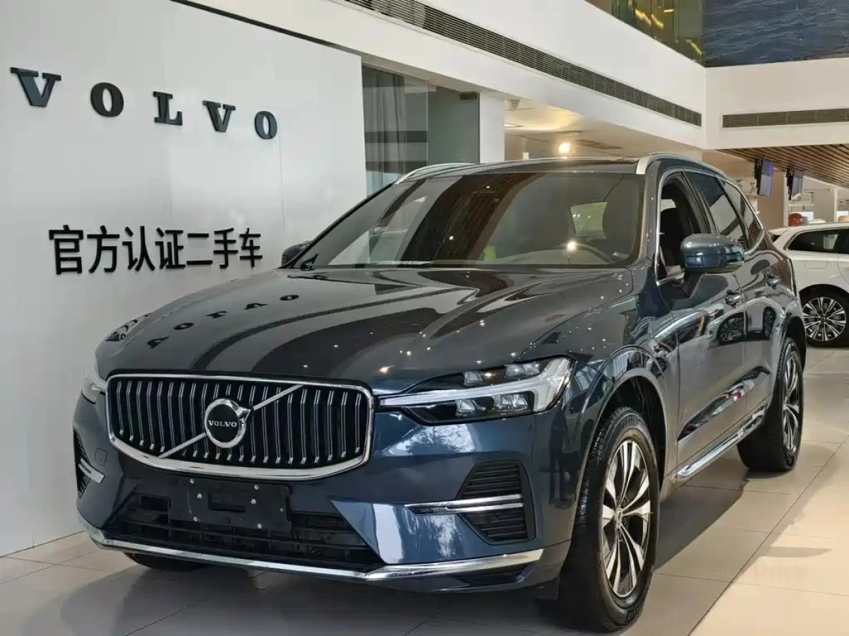 VOLVO XC60  2025
