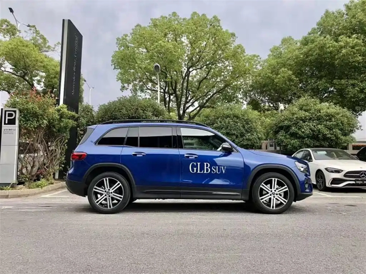 MERCEDES BENZ GLB
