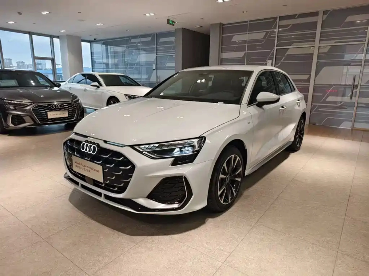 AUDI A3  2025
