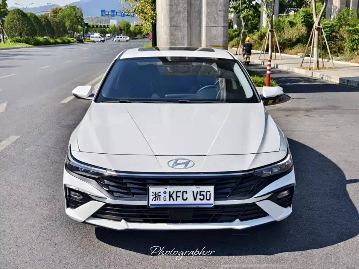 HYUNDAI ELANTRA
