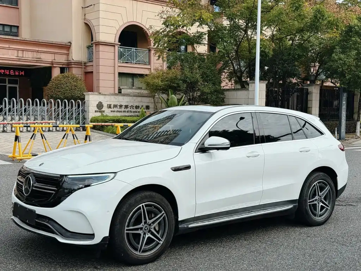 MERCEDES BENZ EQC  2024