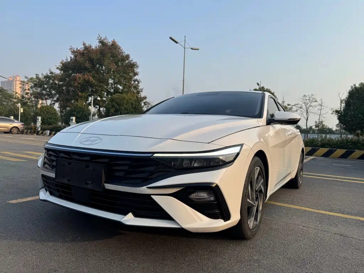 HYUNDAI ELANTRA  2023