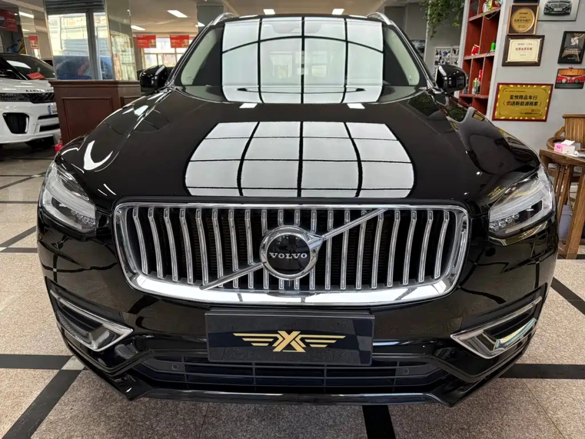 VOLVO XC90