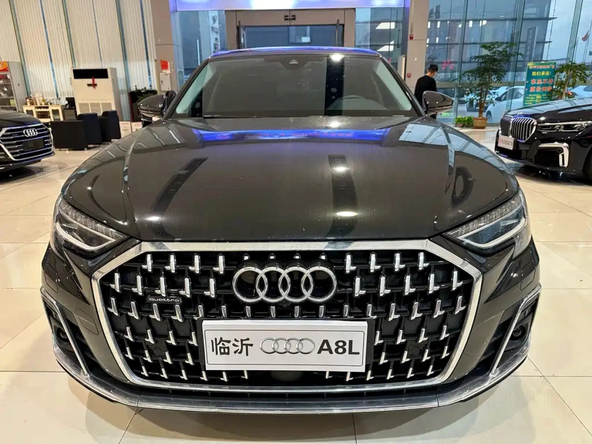 AUDI A8  2024