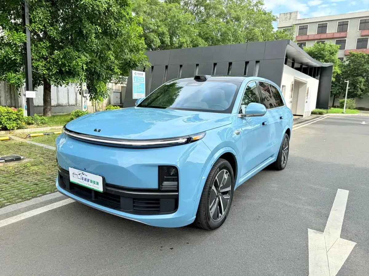 LI AUTO L8  2024
