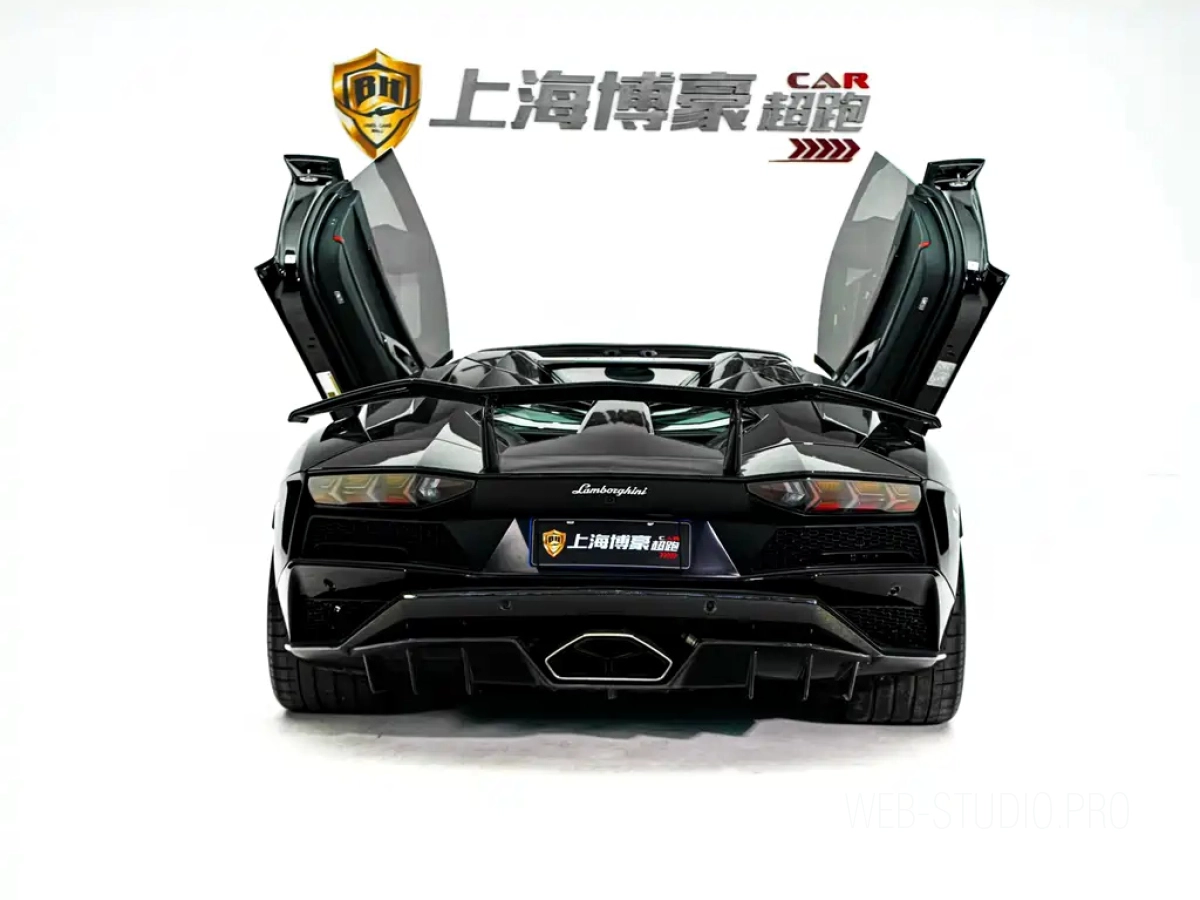 LAMBORGHINI AVENTADOR