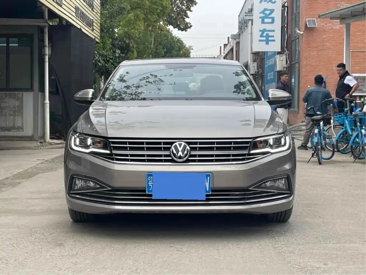 VOLKSWAGEN BORA