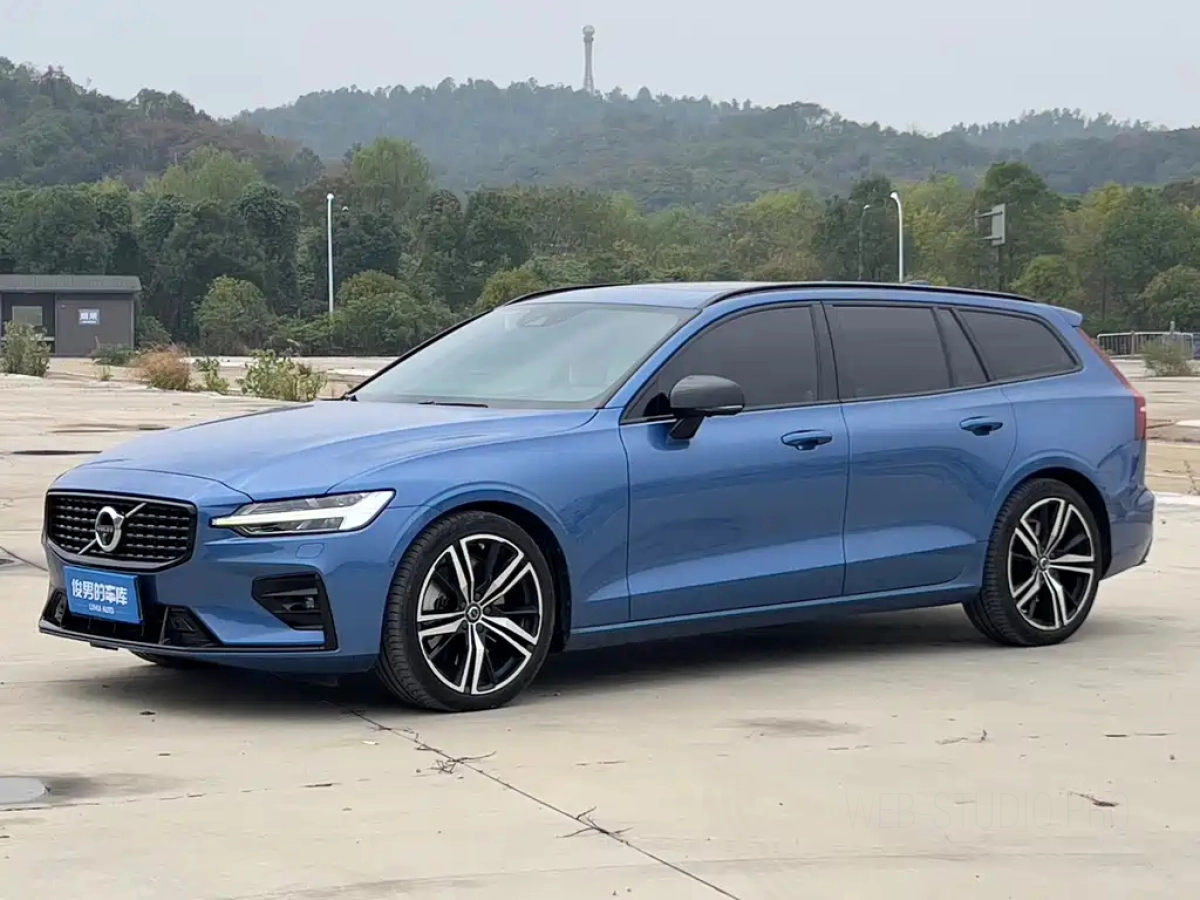 VOLVO V60  2021
