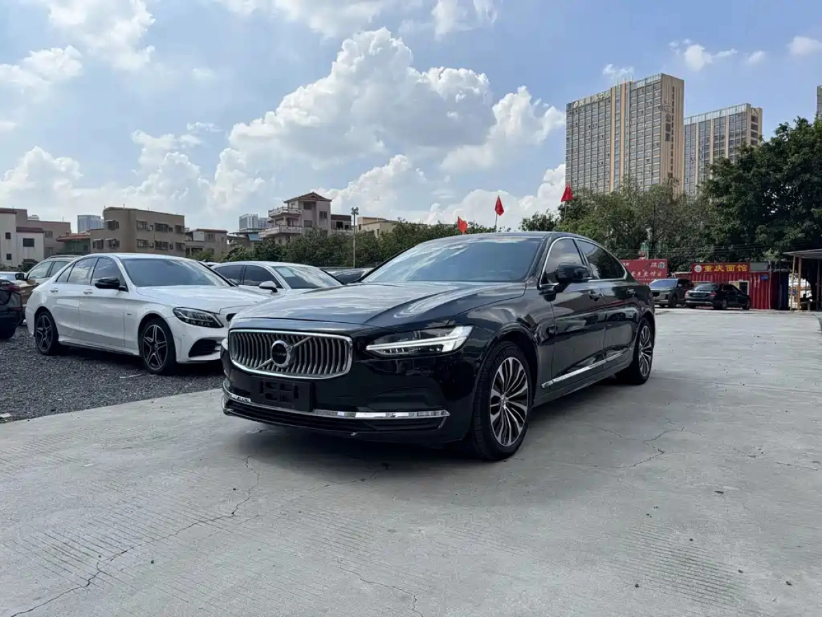 VOLVO S90