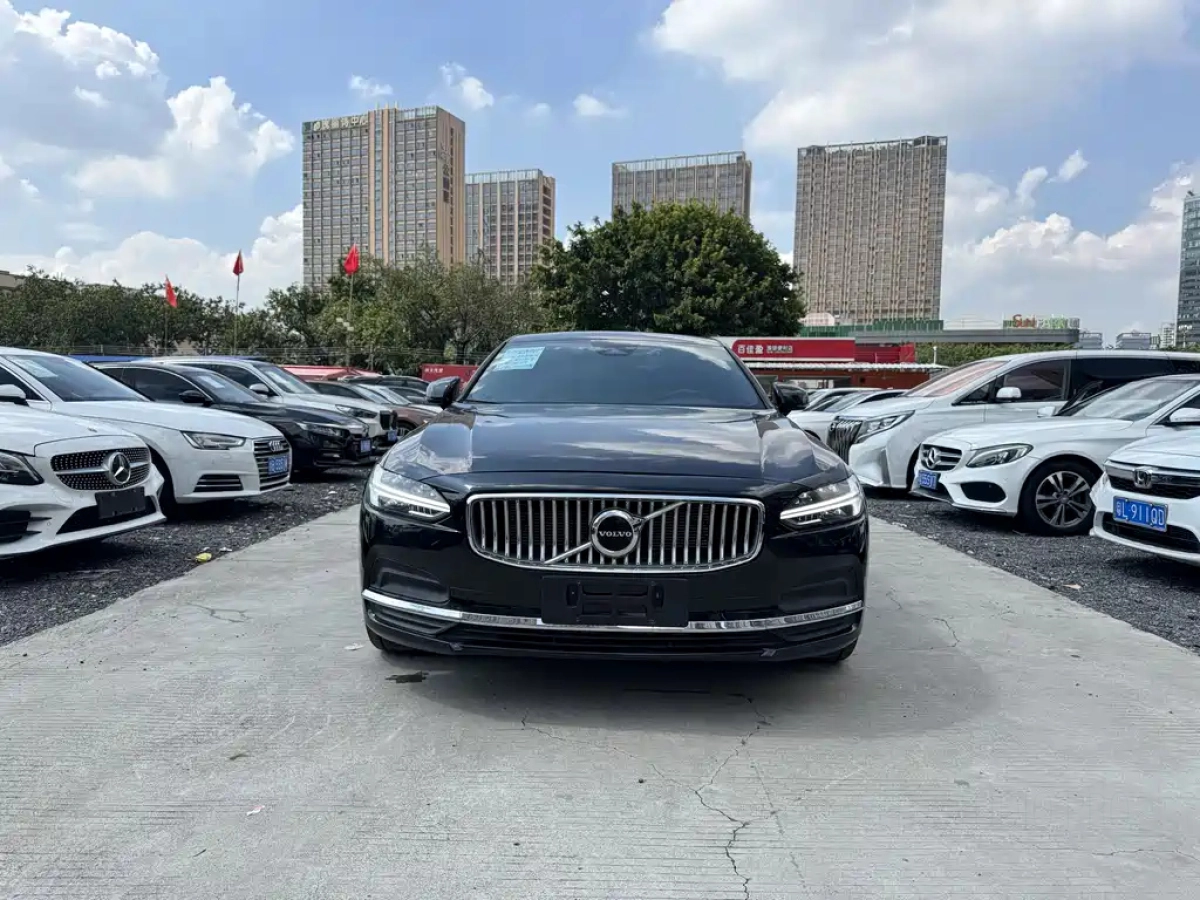 VOLVO S90