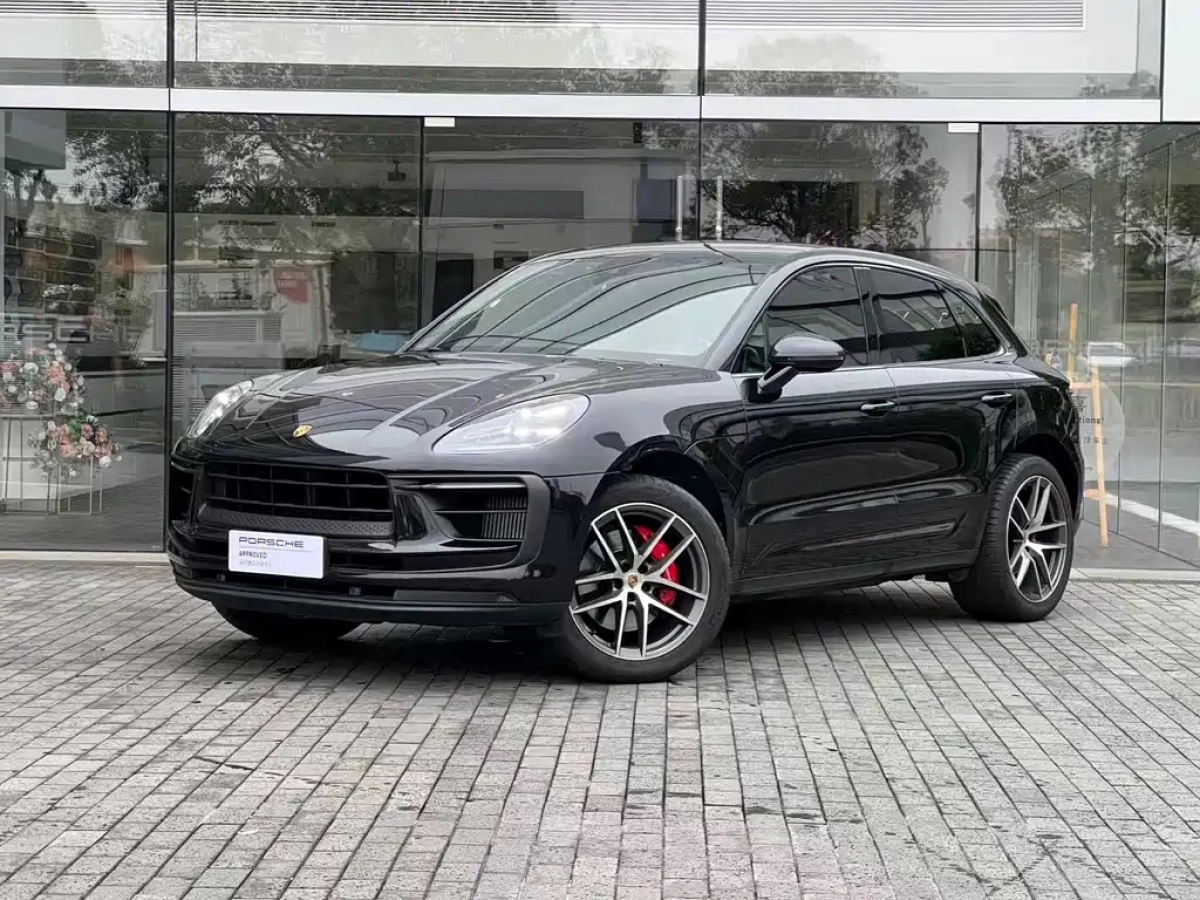 PORSCHE MACAN