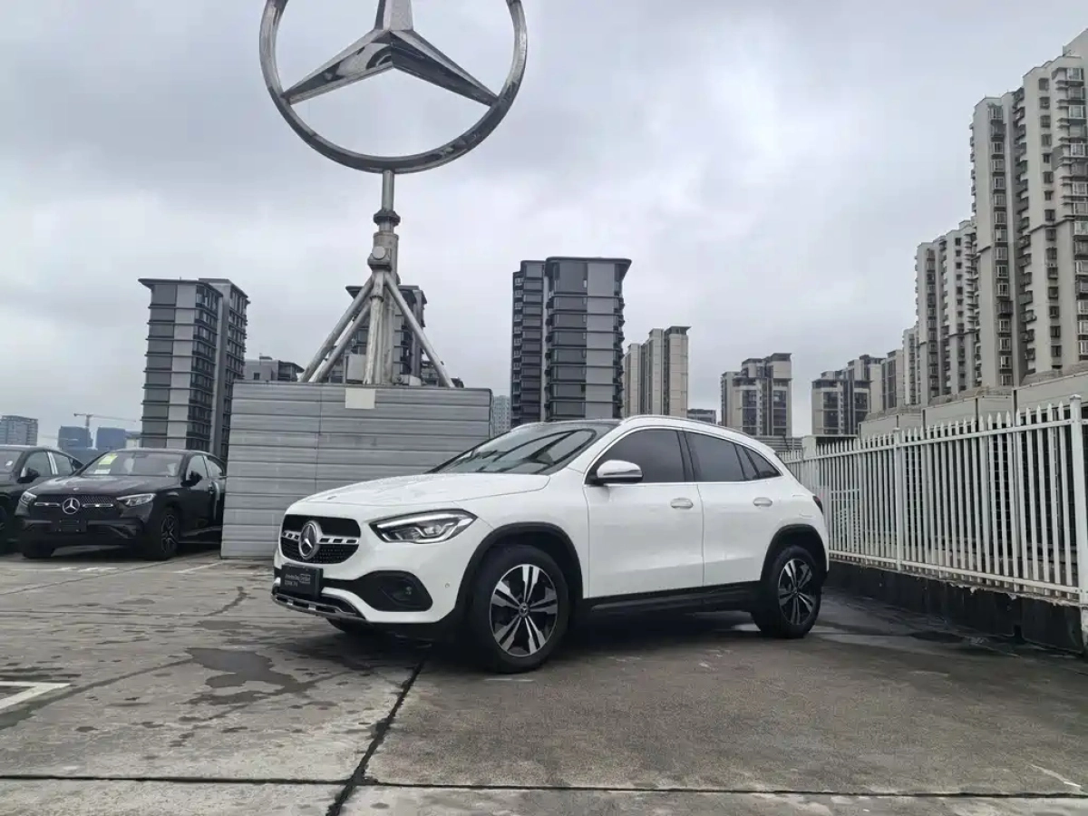 MERCEDES BENZ GLA  2021