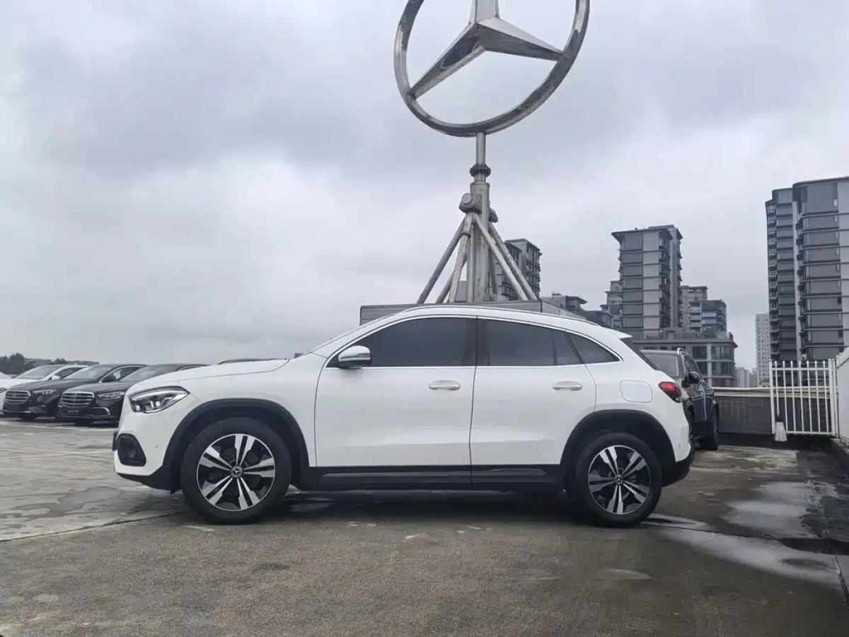 MERCEDES BENZ GLA