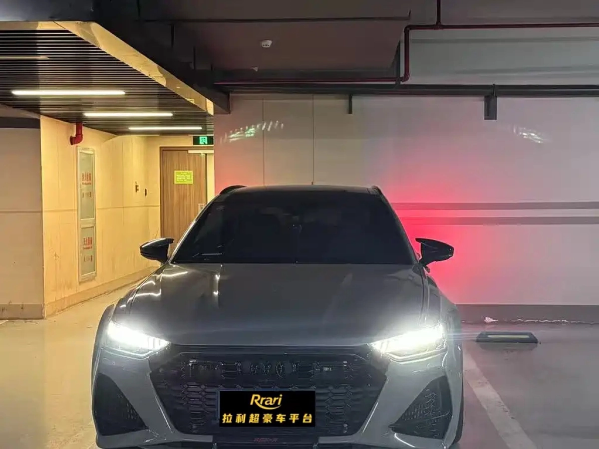 AUDI RS 6  2021