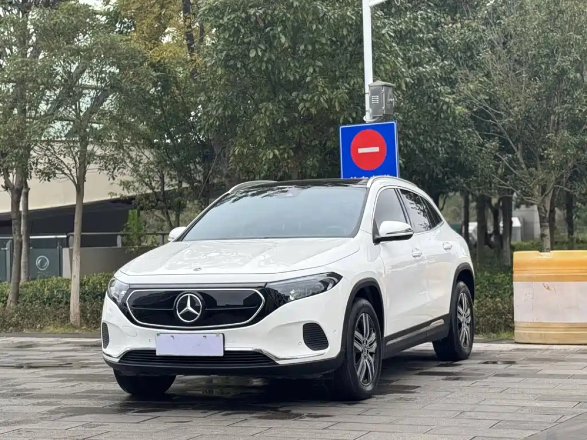MERCEDES BENZ EQA  2022