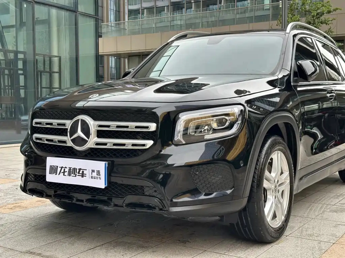 MERCEDES BENZ GLB