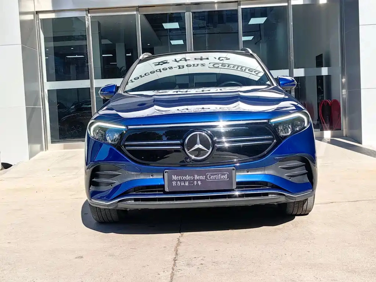 MERCEDES BENZ EQA