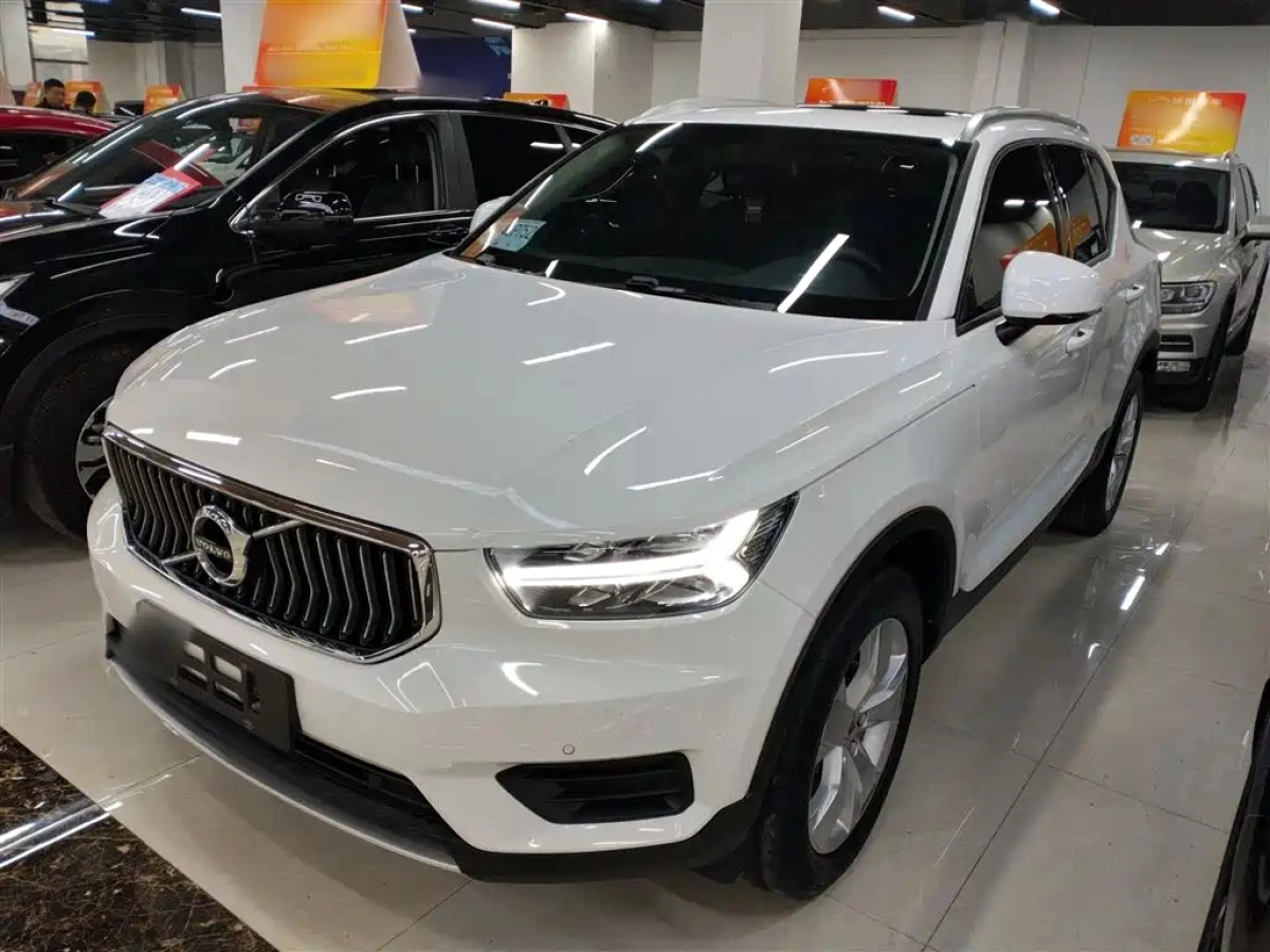 VOLVO XC40