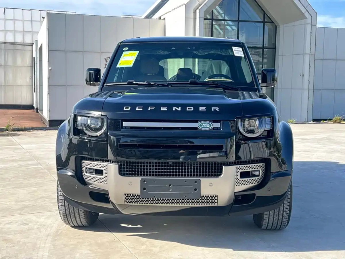 LAND ROVER DEFENDER