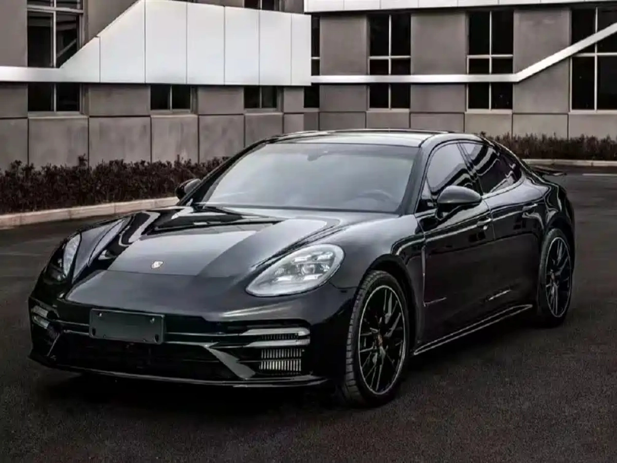PORSCHE PANAMERA