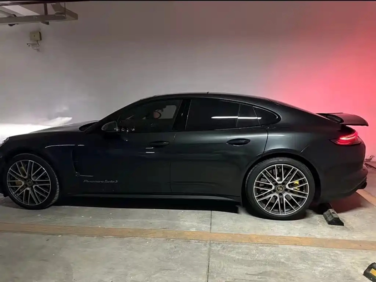 PORSCHE PANAMERA