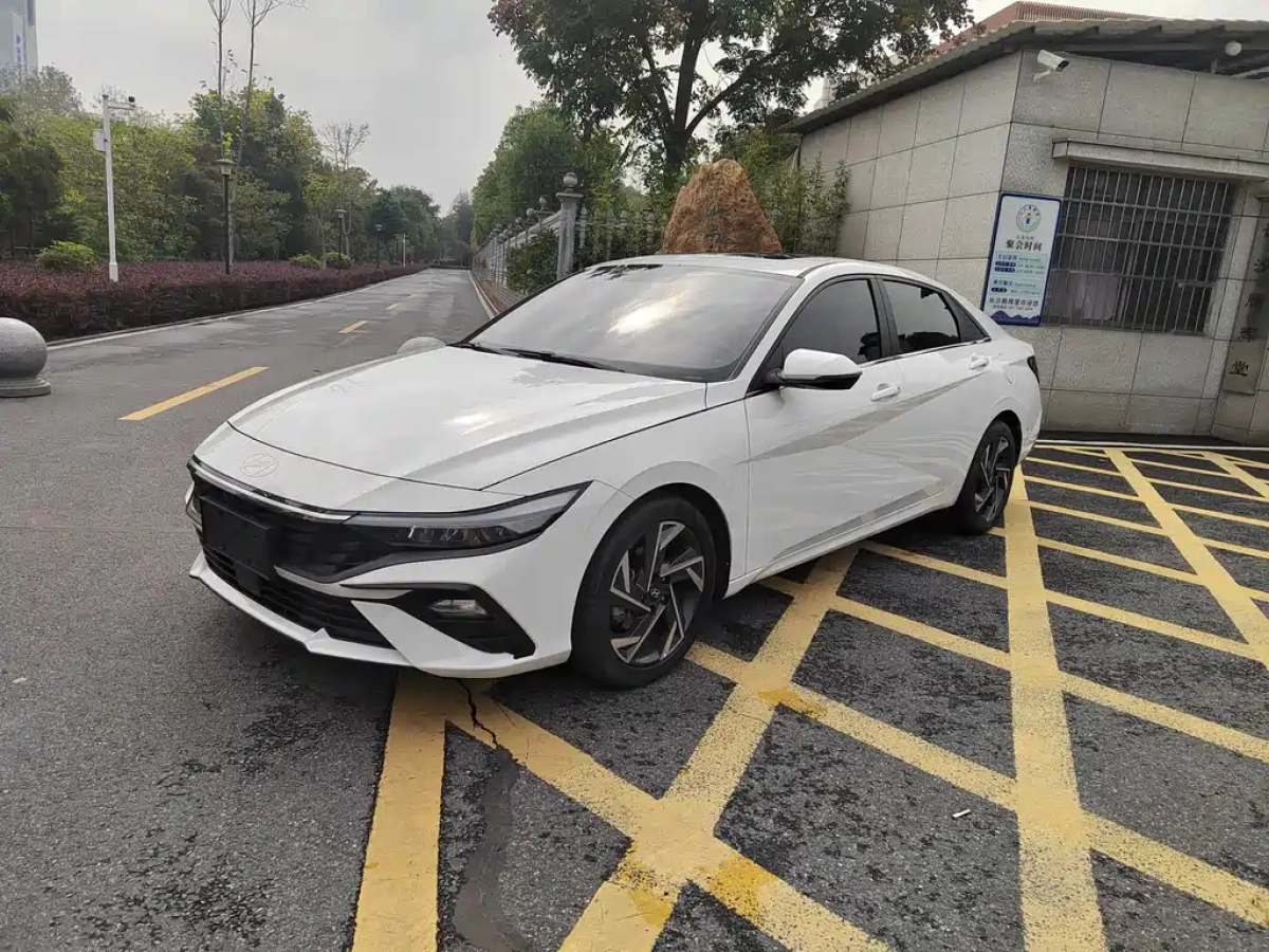 HYUNDAI ELANTRA  2023