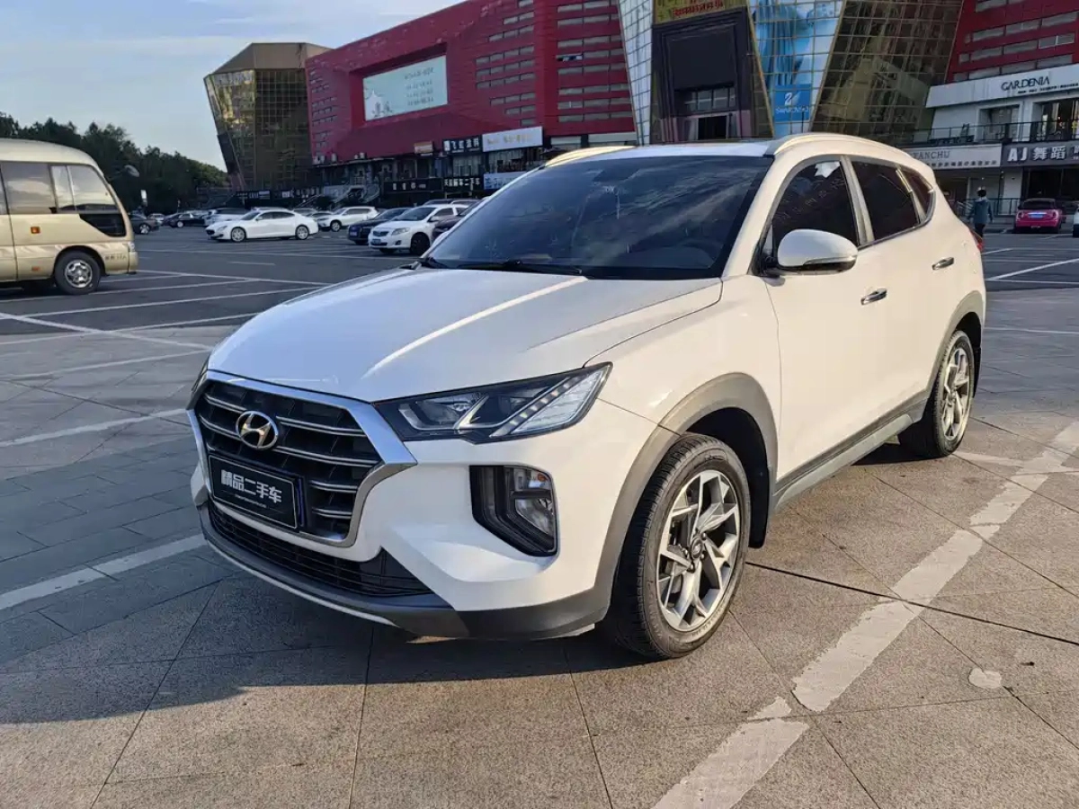 HYUNDAI TUCSON