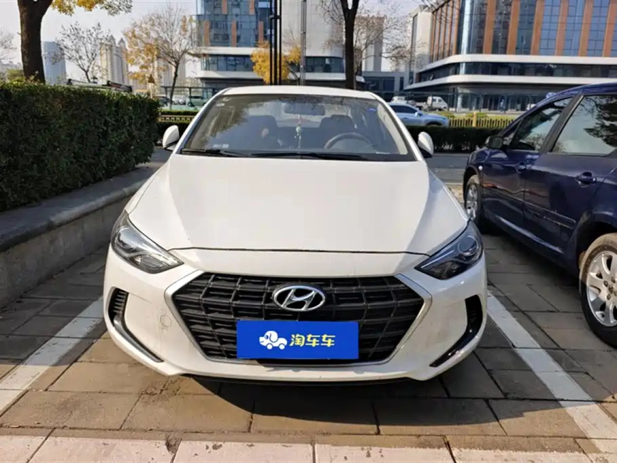 HYUNDAI ELANTRA