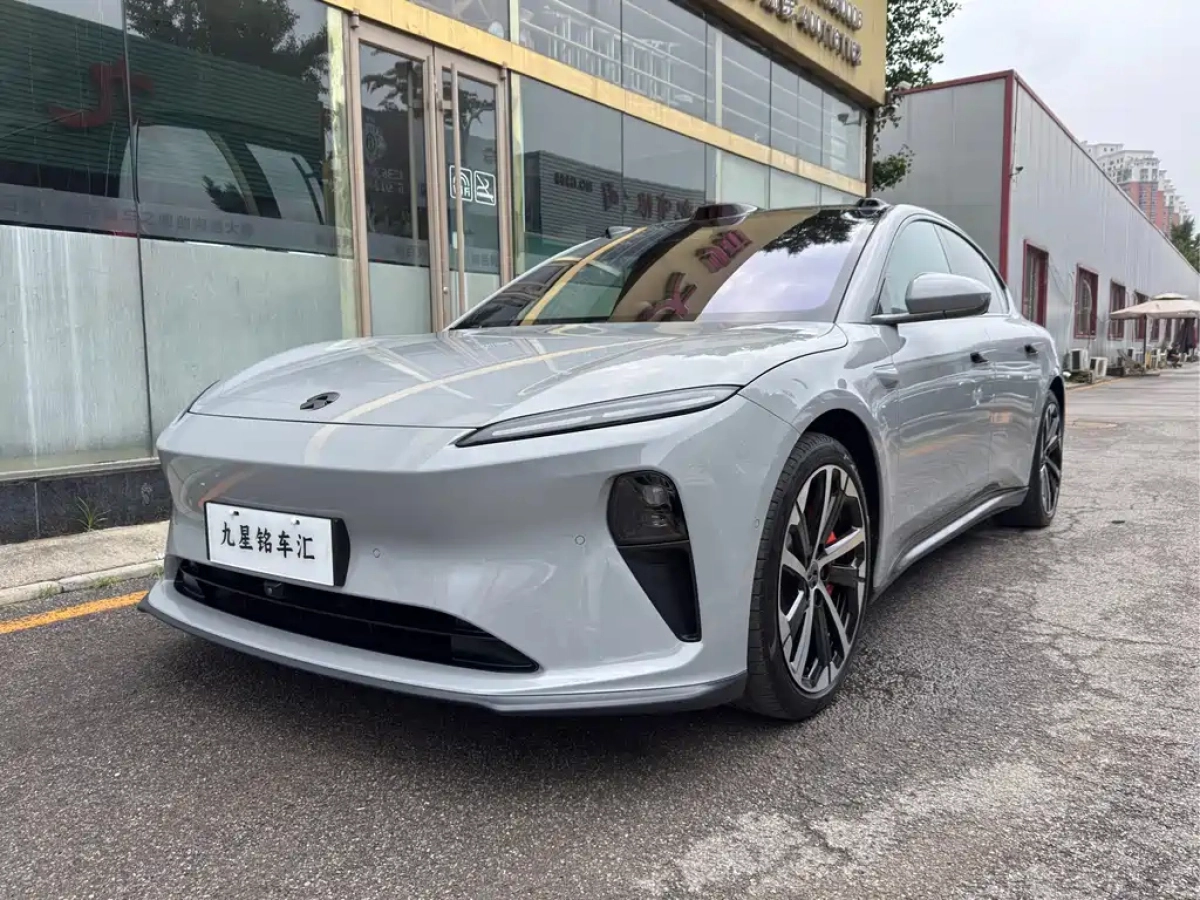 NIO ET5