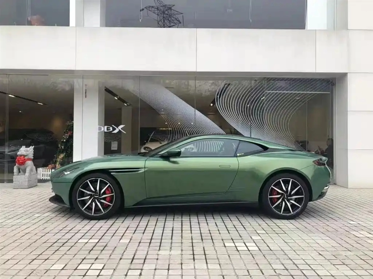 ASTON MARTIN DB11