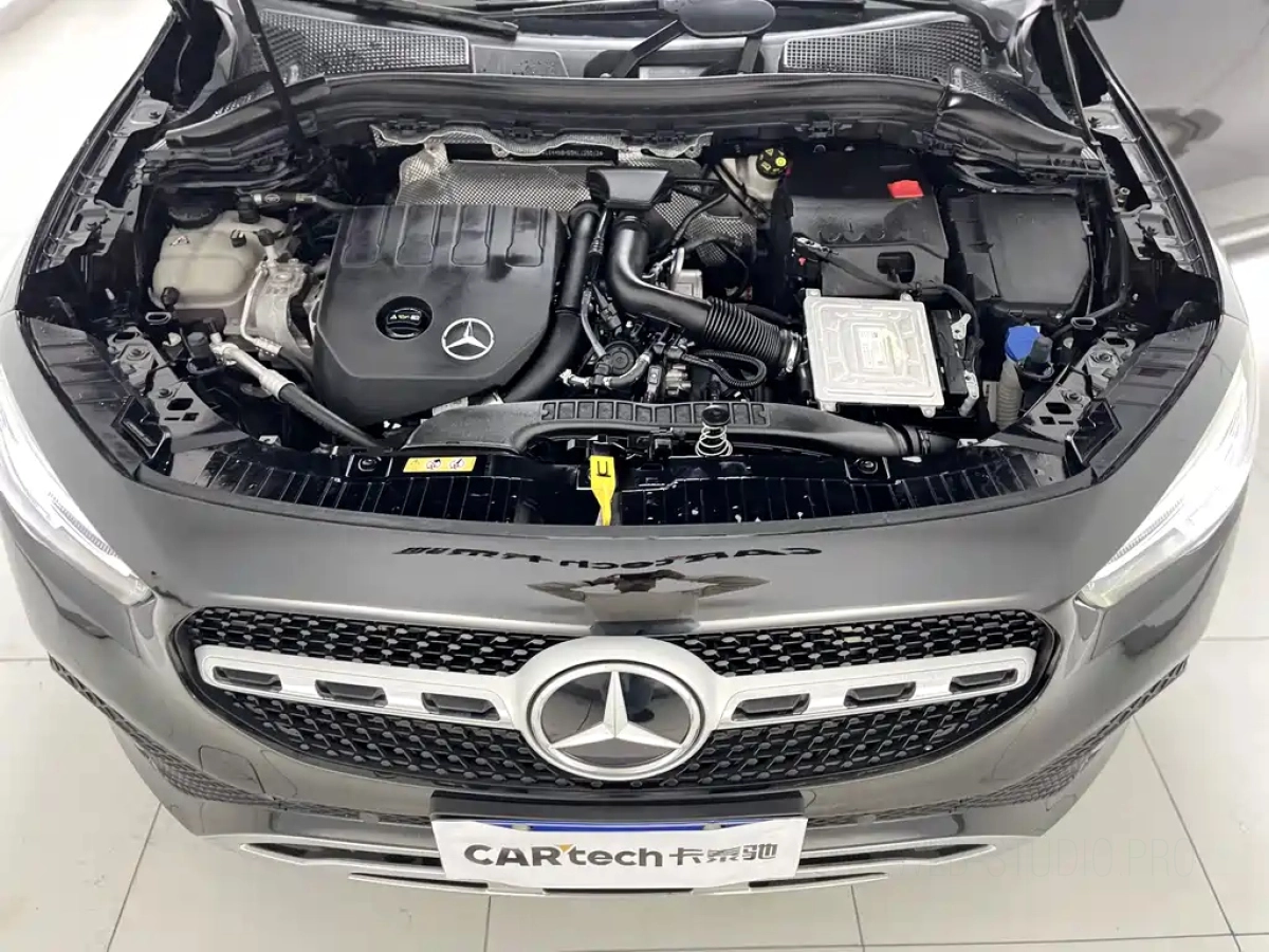 MERCEDES BENZ GLA