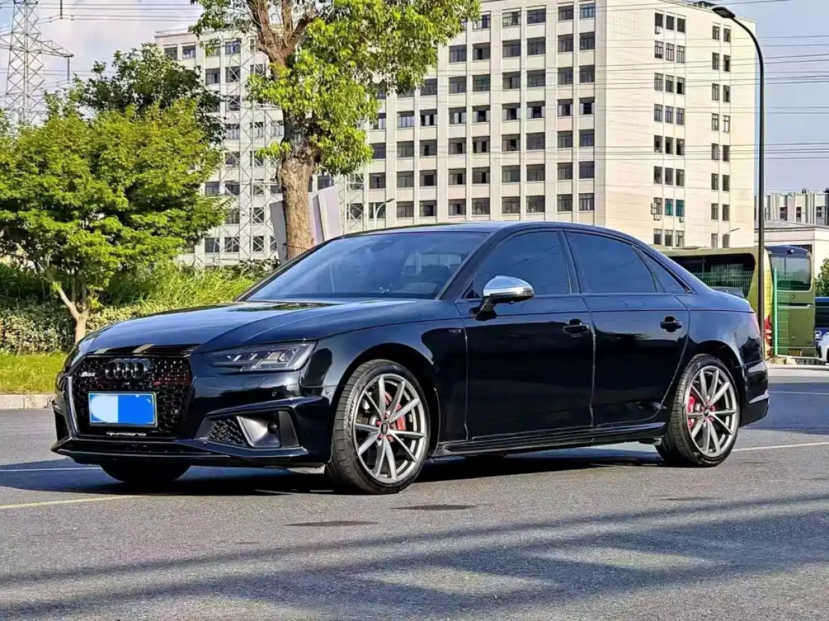 AUDI S4