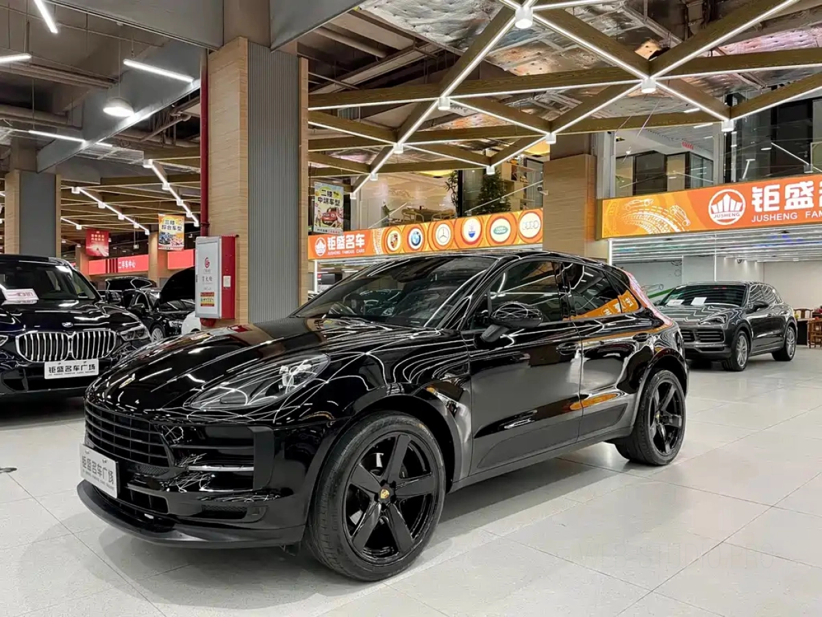 PORSCHE MACAN