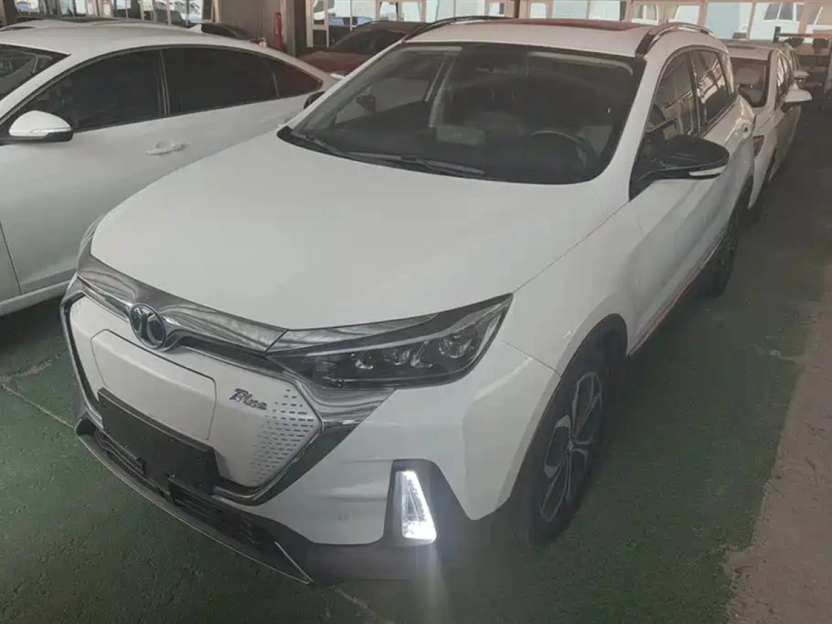 BAIC EX5