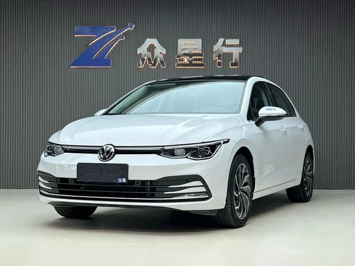 VOLKSWAGEN GOLF  2023