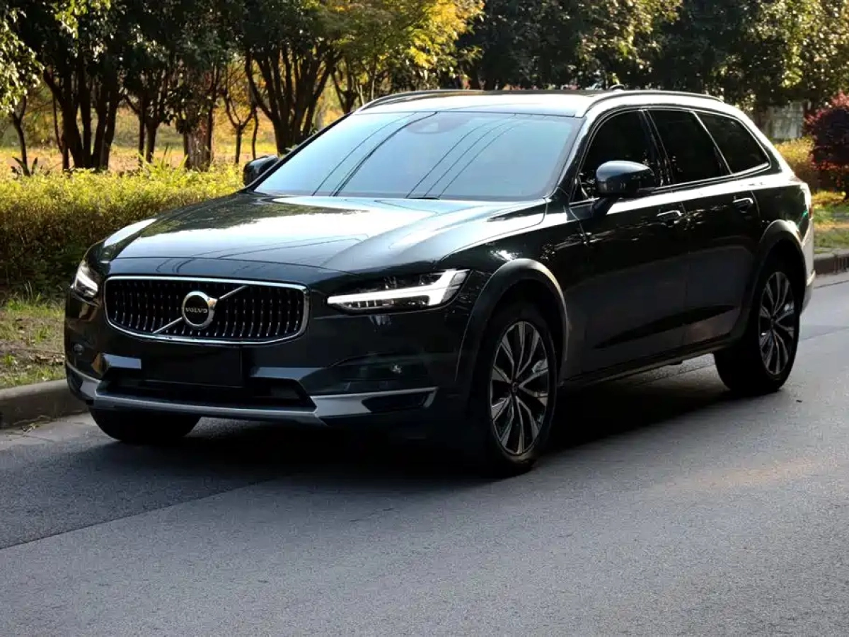 VOLVO V90  2021