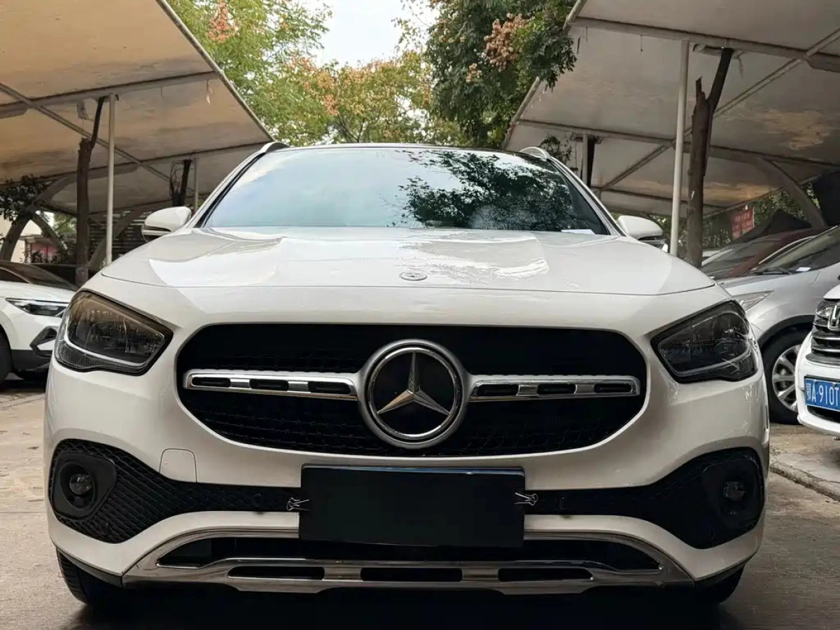 MERCEDES BENZ GLA